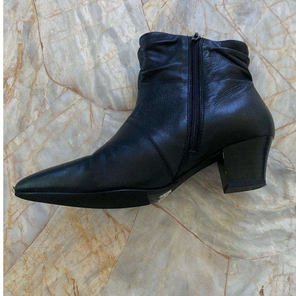 Clarks Black Leather Slouchy Ankle Boots Pointed Toe Block Heel Side Zip 6 1/2
